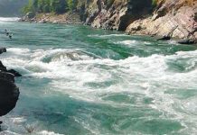 सुर्खेतबाट कालिकोटतर्फ जाँदै फोर्स गाडी कर्णालीमा खस्यो