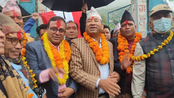 Badri-pandey-karna-thapa1665315859