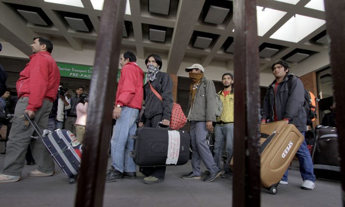 nepali workers returmns fron libya (2).jpg