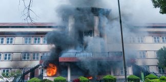 न्यायालय नै न्याय माग्न प्रहरीमा