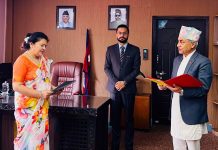 त्रिवि सेवा आयोगका अध्यक्ष किशोर थापाले लिए शपथ